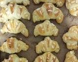 Foto langkah ke 10 dari resep Homemade Buttery Croissant.