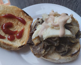Foto del paso 7 de la receta: Sándwich de carne🥩, cebolla🧀caramelizada🌰 y queso🥯