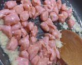 Foto del paso 1 de la receta: Garbanzos con tomate y salchichas