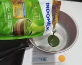Foto langkah ke 1 dari resep Puding Lumer Matcha (3 bahan).