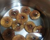 A picture of step 1 of Fig walnut halwa.