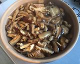Une image de l'étape 1 de Pommes de terre au bœuf, ail fumé, shiitakes et bouillon de chevreau.