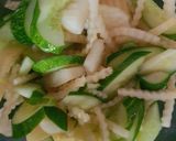 Hình bước làm 1 của món Gỏi su hào dưa leo tôm khô