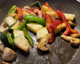 Foto del paso 7 de la receta: Salteado de pollo con garbanzos y hortalizas al curry