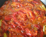 Foto del paso 2 de la receta: Ensalada templada de pimientos asados con lomos de sardina ahumados