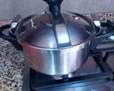 Foto del paso 8 de la receta: Cordero guisado en salsa reducida de dos cebollas con pasas