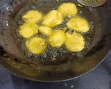 आलू के पकौड़े (aloo ke pakode recipe in Hindi) रेसिपी चरण 7 फोटो
