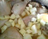 Foto del paso 5 de la receta: Muslos de pollo con papas al romero