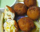 A picture of step 4 of Cheese corn balls.
