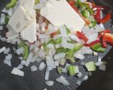 Foto del paso 1 de la receta: Guiso de arroz 🍚 reciclando los menudos de pollo 🐥