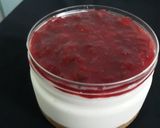 Foto langkah ke 4 dari resep No bake strawberry cheesecake.