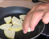 Foto del paso 3 de la receta: Merluza al horno con ajo negro