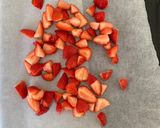 A picture of step 1 of Vanilla milkshake with roasted strawberries.
