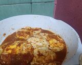 Foto langkah ke 3 dari resep Telor Ceplok Pedas.