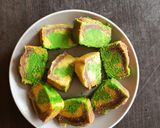 Foto langkah ke 11 dari resep Bolu Marmer 3 warna (hijau, kuning dan cokelat).