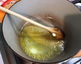 Une image de l'étape 6 de Rôti de cerf mariné, carottes jaunes et sauce brune.