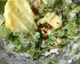 A picture of step 2 of Spinach Cheese Garlic Babak.