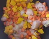 Foto del paso 2 de la receta: Sopa de pollo y zapallo con fideo