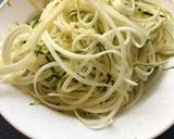 Cukkini, mint tésztahelyettesítő (diéta idejére is akár) recept fázis 1 fotója