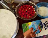 Foto langkah ke 1 dari resep Korean Strawberry Milk 🍓.