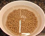 Foto del paso 2 de la receta: Garbanzos guisados con oreja y morro