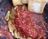 Foto langkah ke 2 dari resep Sambal Terasi Terong Bakar.