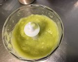 Une image de l'étape 2 de Sauce aux courgettes jaunes, pesto rouge et parmesan.