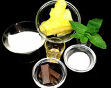 Foto del paso 1 de la receta: Postre individual de piña, yogur, miel y chocolate