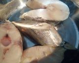 Foto langkah ke 1 dari resep Ikan Tenggiri Bumbu Kecap.