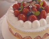 A picture of step 24 of Christmas ☆ Strawberry and White Chocolate Mousse Cake.