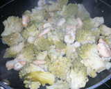 Foto del paso 4 de la receta: Romanesco revuelto con gambas