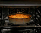 Foto del paso 12 de la receta: Bizcocho de manzana y galleta