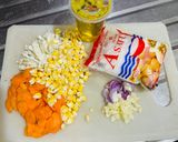 Foto langkah ke 1 dari resep Tumis wortel kol jagung.