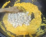 A picture of step 4 of Worlds Best Thai Poo Pad Pong Karee. Crab with Yellow Curry - Perfect - Enjoy :P.