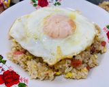 Foto langkah ke 7 dari resep Nasi Goreng Telor Mata Sapi.