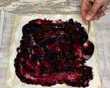 Foto del paso 2 de la receta: Trenza de hojaldre de tarta de queso y arándanos