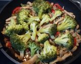 Foto del paso 6 de la receta Pollo marinado con soja y verduras 