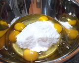 Foto langkah ke 1 dari resep Bolu Gulung Strawberry/Blueberry lembut irit telur.