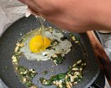 Foto langkah ke 4 dari resep Telor Ceplok Asin Manis.