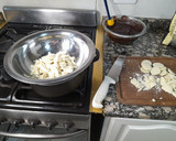 Foto del paso 2 de la receta: Bombones de chocolate blanco con relleno de ganache de naranja
