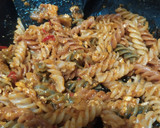 Foto langkah ke 5 dari resep Fusilli Saus Telur Pedas.