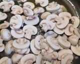 A picture of step 2 of Creamy chicken mushrooms soup.