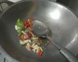 Foto langkah ke 10 dari resep Paru goreng sambal matah.
