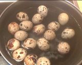 Foto del paso 4 de la receta: Chipirones en su tinta rellenos de huevo de codorniz atún y surimi