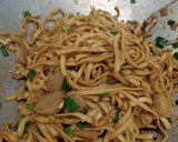 Foto langkah ke 4 dari resep Kwetiau Goreng Bumbu Simple.
