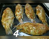 A picture of step 4 of Grilled fish with onion sauce(gasasshen kifi).