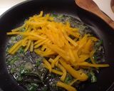 A picture of step 3 of Linguine with Clams, Yellow Bell Pepper, and Green Chili.