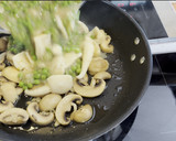 Foto del paso 6 de la receta: Sepia con guisantes y champiñones