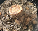 Foto del paso 5 de la receta: Revuelto de quinoa, gulas y gambas 🦐