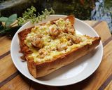 Foto langkah ke 5 dari resep Shrimps Bruschetta 🦐.